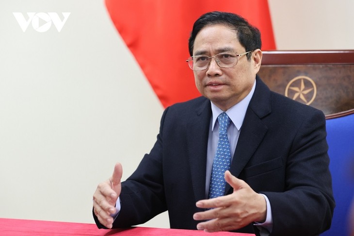 Telefongespräch zwischen Premierminister Pham Minh Chinh und seinem chinesischen Amtskollegen Li Keqiang - ảnh 1