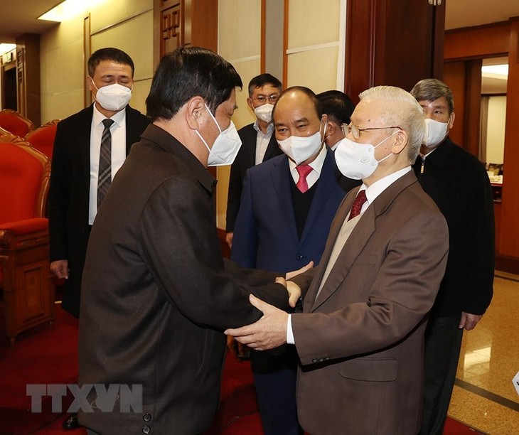 KPV-Generalsekretär Nguyen Phu Trong trifft den ehemaligen Partei- und Staatschefs - ảnh 1