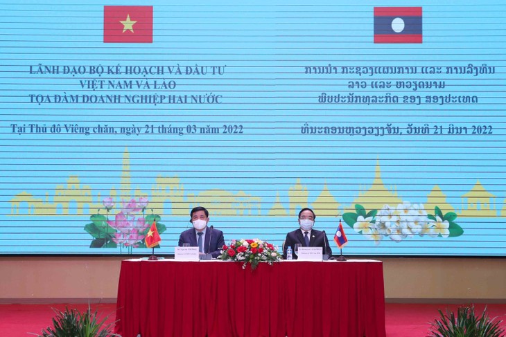 Unternehmen Vietnams und Laos verstärken die Zusammenarbeit - ảnh 1
