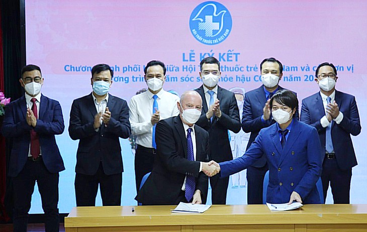 Der Verband junger vietnamesischer Mediziner setzt das Programm zur Gesundheitspflege für geheilte Covid-19-Patienten um - ảnh 1