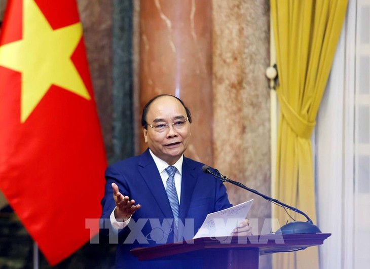 Staatspräsident Nguyen Xuan Phuc: Vietnamesische Bauunternehmer sollten Projekte in der ganzen Welt durchführen - ảnh 1
