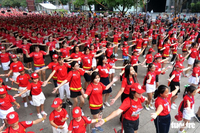 Flashmob-Performance mit 3000 Kindern stellt einen vietnamesischen Rekord auf - ảnh 1