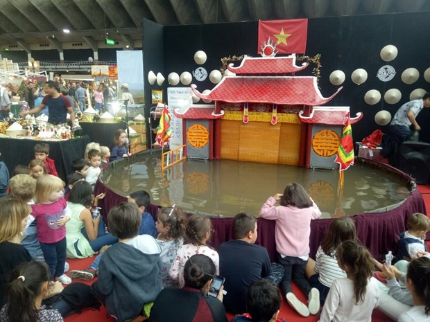 Aufführung traditioneller Stücke der vietnamesischen Wasserpuppen-Kunst in Südkorea - ảnh 1