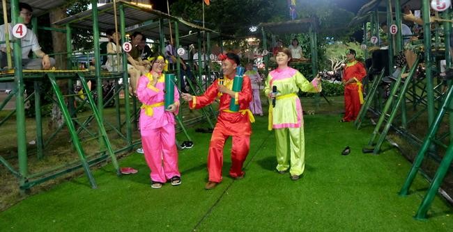 Mehr als 250 Künstler nehmen am Festivals des Bai Choi-Gesangs in der Provinz Binh Dinh teil - ảnh 1