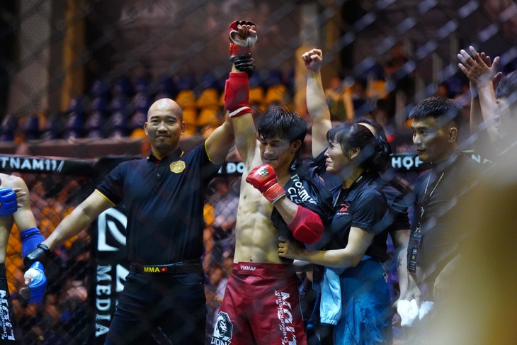 Boxer Nguyen Tran Duy Nhat gewinnt das Viertelfinale der LION Championship - ảnh 1