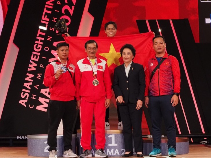 Vietnamesische Gewichtheber gewinnen asiatische Goldmedaillen - ảnh 1