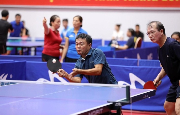 Mehr als 200 Menschen nehmen am Tischtennisturnier des vietnamesischen Journalistenverbands teil - ảnh 1