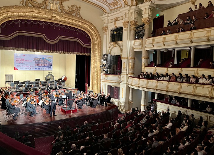 Musik aus Wien: Mozart & Strauss” zum 50. Jubiläum der diplomatischen Beziehungen zwischen Vietnam und Österreich - ảnh 1