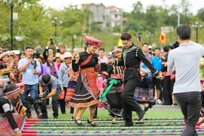Viele Veranstaltungen zum Tetfest im Kultur- und Tourismusdorf der vietnamesischen Volksgruppen - ảnh 1