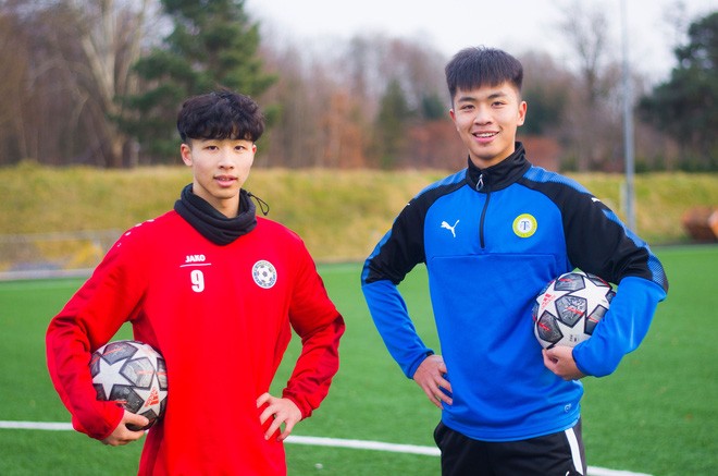 Zwei tschechische Fußballspieler mit vietnamesischer Abstammung wollen in Vietnam Fußball spielen - ảnh 1