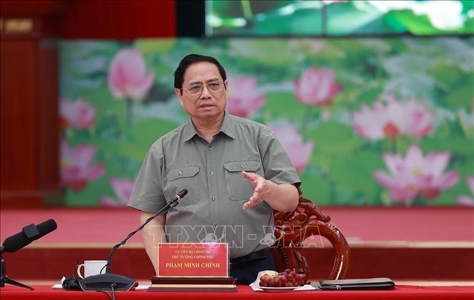 Premierminister Pham Minh Chinh: Die Entwicklung der Autobahnen im Mekong-Delta als Priorität bezeichnet - ảnh 1