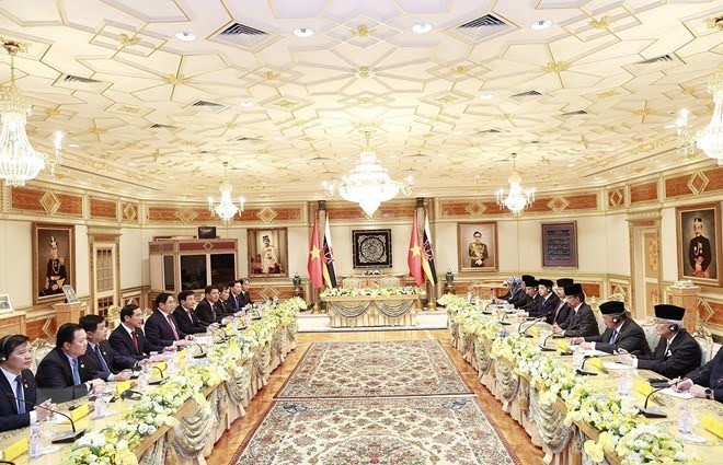 Premierminister Pham Minh Chinh führt Gespräche mit dem König von Brunei, Hassanal Bolkiah - ảnh 1