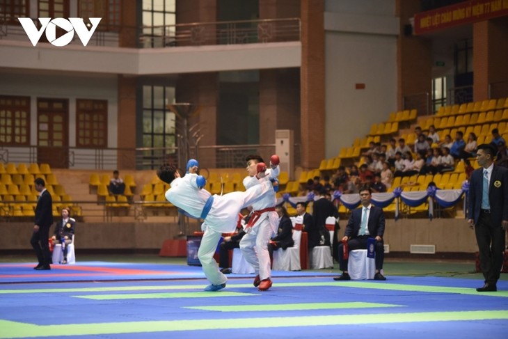 Mehr als 250 Sportler nehmen an der 3. Karate-Meisterschaft Nordvietnams teil - ảnh 1