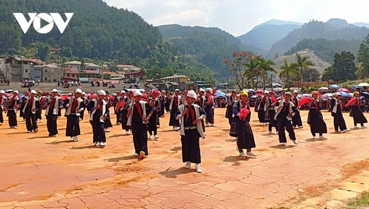 Bewahrung der Kulturidentität der Volksgruppe der Mong in Mu Cang Chai - ảnh 1