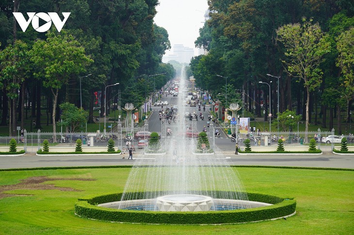 Ho-Chi-Minh-Stadt entwickelt sich stark nach 48 Jahren Befreiung  - ảnh 5