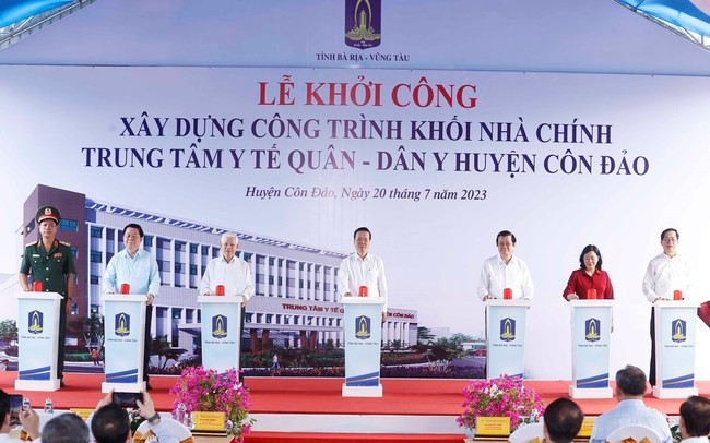 Staatspräsident Vo Van Thuong nimmt am Baubeginn wichtiger Infrastruktureinrichtungen auf Con Dao teil - ảnh 1