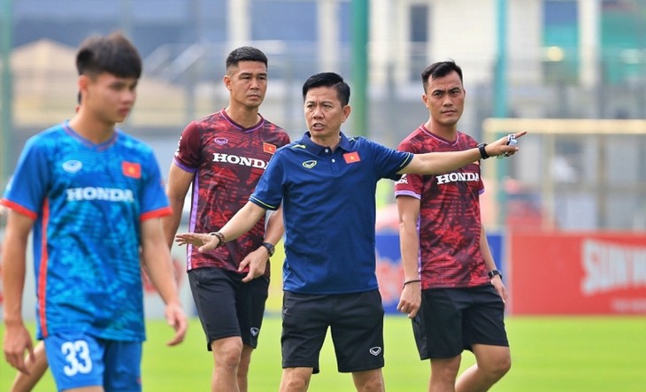 U23-Südostasienmeisterschaft: Das vietnamesische U23-Team hat ein Freundschaftsspiel gegen die Auswahl von Bahrain - ảnh 1