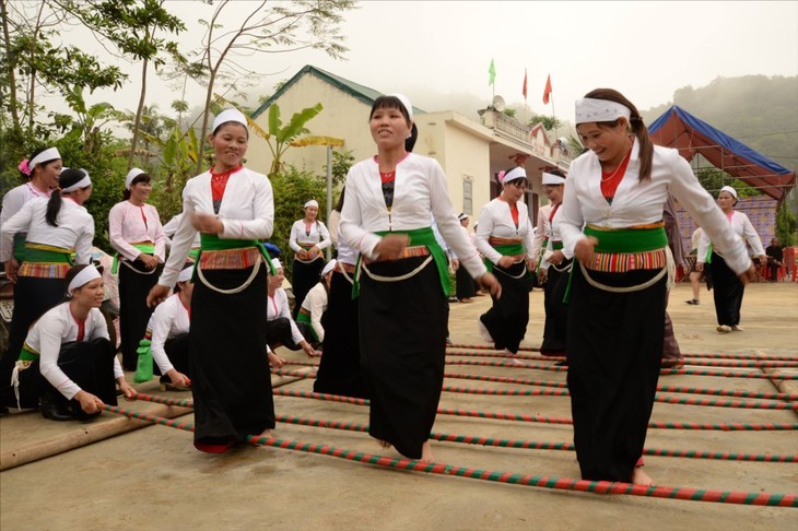 Vietnam bewahrt und entwickelt Folkloretänze - ảnh 1