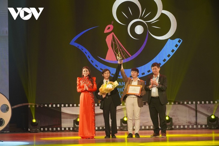 Zwillingsbrüder in Ho-Chi-Minh-Stadt gewinnen beim Kurzfilmfestival den Goldpreis in der Kategorie des Zeichentrickfilms - ảnh 1