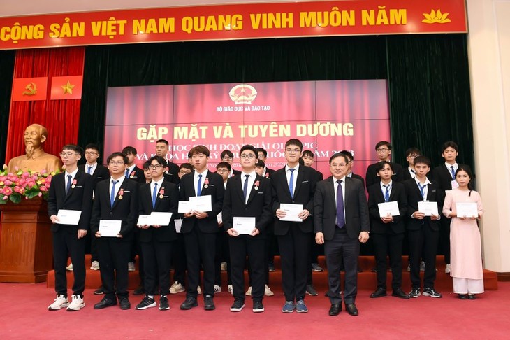Vietnam erzielt bei den internationalen Olympiaden und Technologiewettbewerben 2023 hervorragende Erfolge - ảnh 1