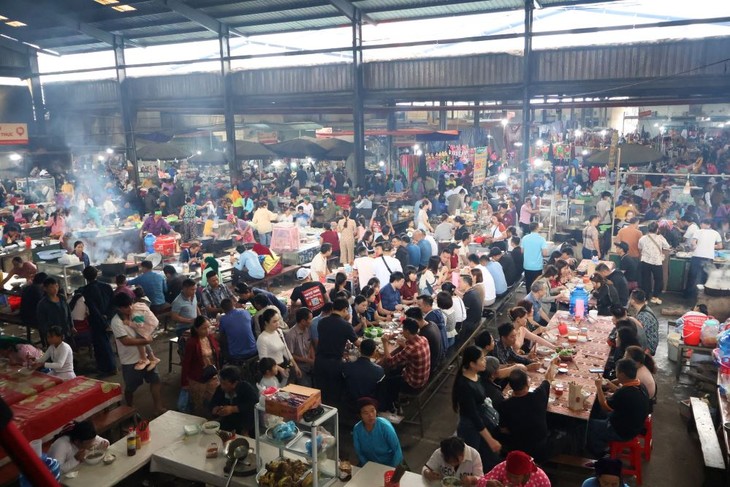 Markttag Meo Vac im Kalkplateau Dong Van besuchen - ảnh 1