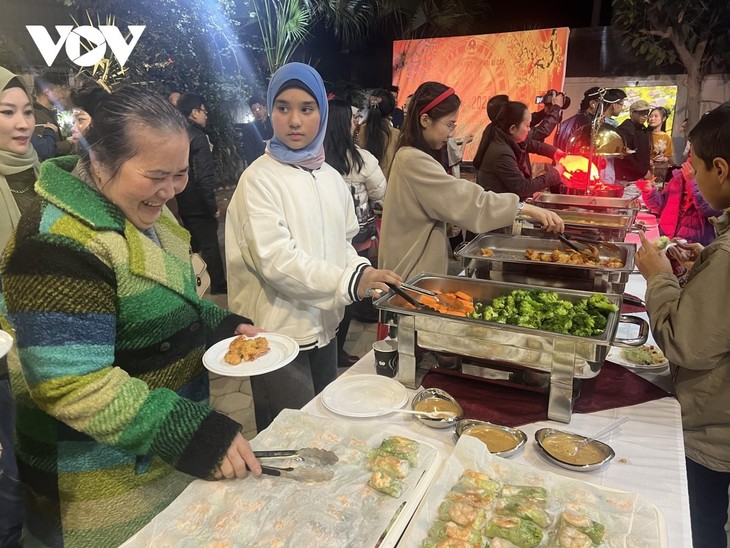 Gemütliches Tetfest der vietnamesischen Gemeinschaft in Ägypten - ảnh 1