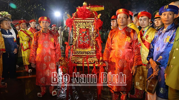 Eröffnung des Stempelfests des Tran-Tempels in Nam Dinh - ảnh 1