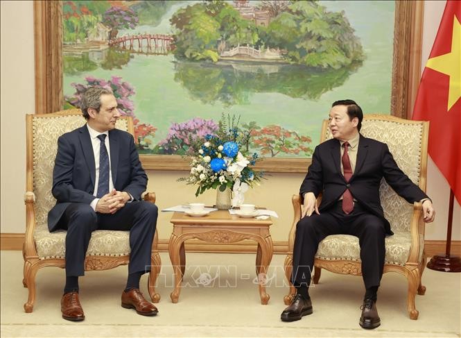 Vize-Premierminister Tran Hong Ha empfängt Leiter der Airbus-Helicopters-Gruppe - ảnh 1