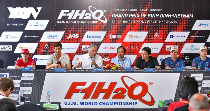 Neun Teams treten beim Formel 1-Motorbootrennen in Binh Dinh an - ảnh 1