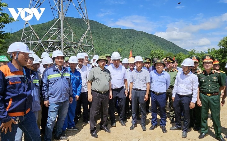 Premierminister Pham Minh Chinh fordert hohe Konzentration beim Bau des 500-kV-Leitungsprojekts - ảnh 1