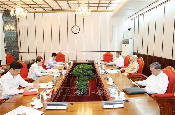 Generalsekretär Nguyen Phu Trong leitet das Treffen von Spitzenpolitikern - ảnh 1