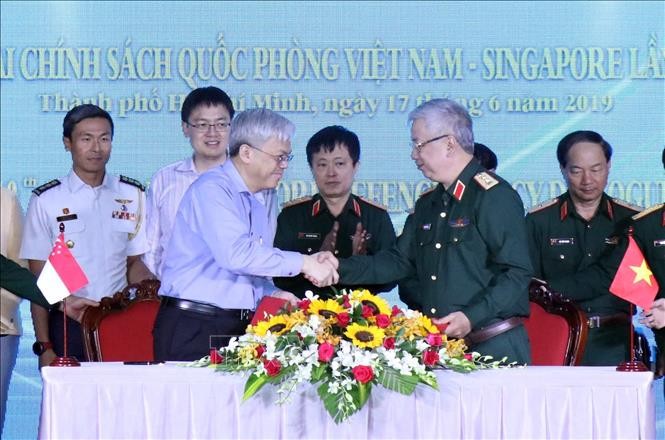 베트남 – 싱가포르 국방협력 강화 - ảnh 1