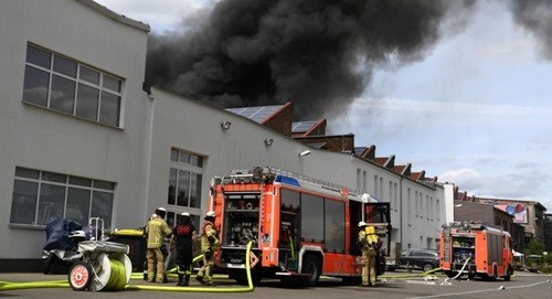 독일 베를린의  베트남 동쑤언시장에서 화재 진압 - ảnh 1