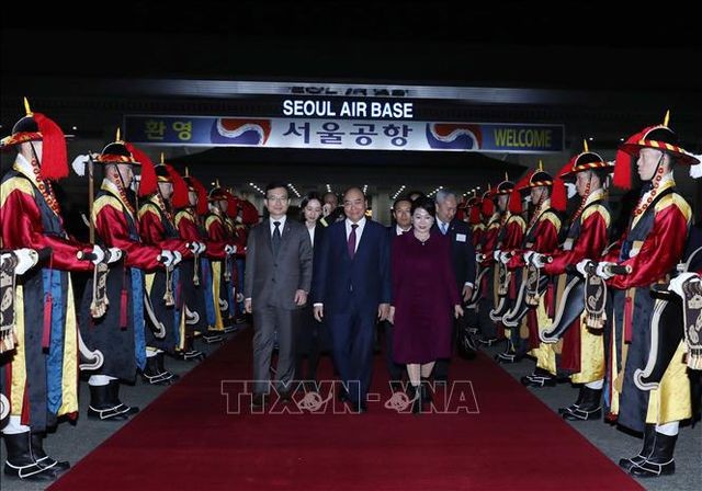 응우옌 쑤언 푹 총리, 한국 공식방문 일정 마치고 귀국 - ảnh 1