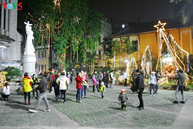 Weihnachtsstimmung in Hanoi - ảnh 8