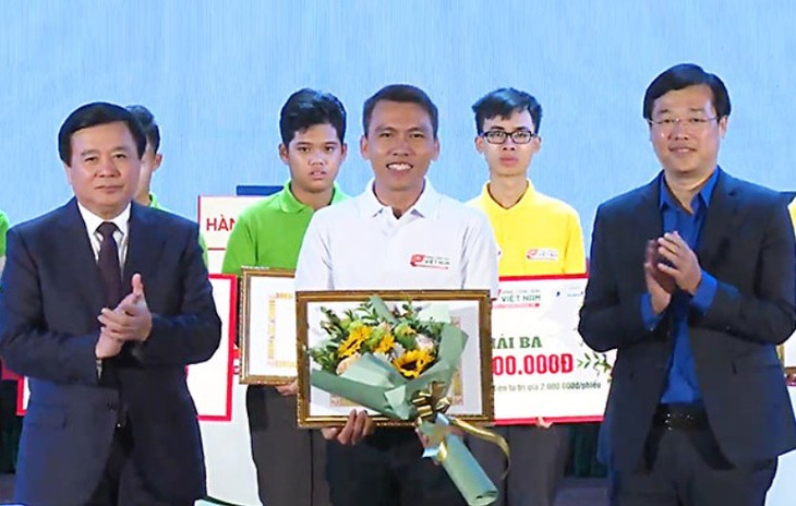 띠엔장성 참가자, ‘베트남 공산당 알아보기’ 대회 특별상 수상 - ảnh 1