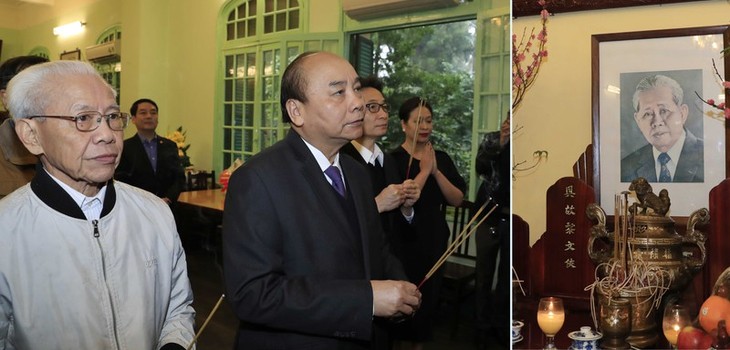 응우옌 쑤언 푹 총리, 전임 당-국가 지도자 분향식 거행 - ảnh 1