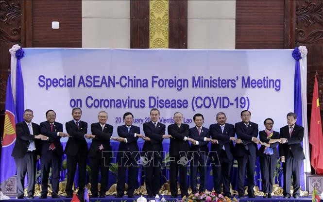 2020년 아세안 의장 임기: 아세안-중국, 코로나19 대응 협력 강화 - ảnh 1