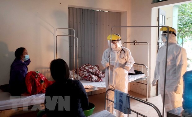 빈쑤엔에서 코로나 19 전염병 예방업무를  수행하고 있는 의료진 - ảnh 10