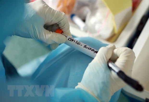 빈쑤엔에서 코로나 19 전염병 예방업무를  수행하고 있는 의료진 - ảnh 6