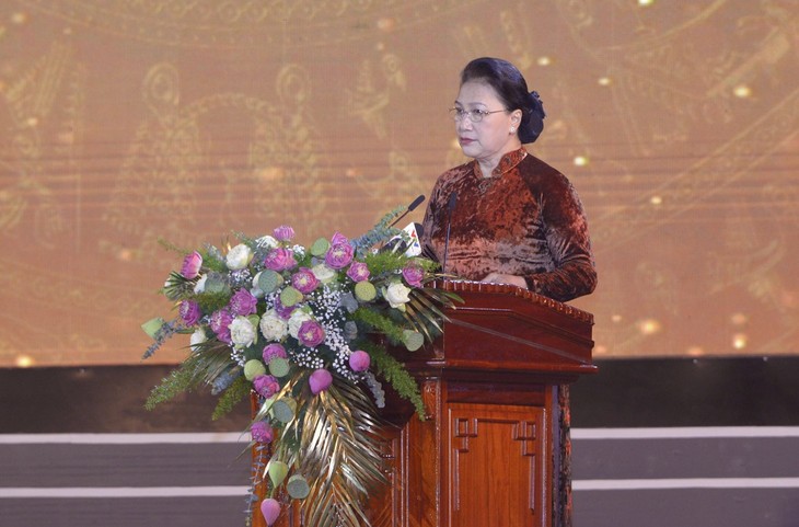응우옌 티 낌 응언 국회의장, 응에안성 지명 존속 990주년 기념식 참석 - ảnh 1