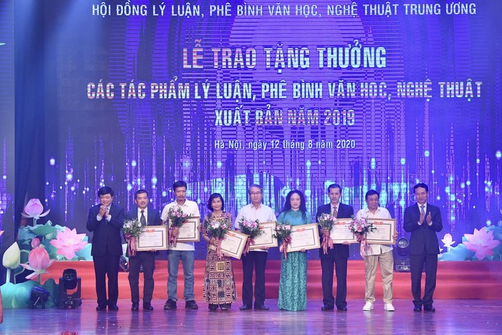 VOV 가 선정한 2020년 베트남 국내  10대 행사 및 사건 - ảnh 11