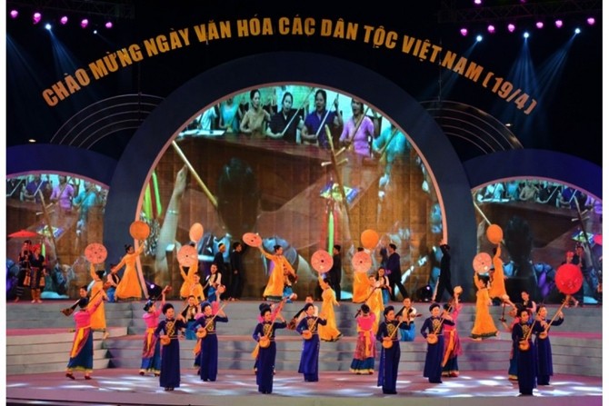 “베트남 민족 색깔” 프로그램,  베트남 민족문화관광마을에서 시작 - ảnh 1