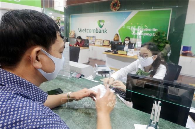 베트남국가은행, 코로나19 백신구매기금 기부를 위해 지원 정책 마련 - ảnh 1