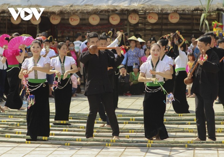 타이족 쏘애 무용과 북서지방 타이족 공동체의 문화적 아름다움 - ảnh 16