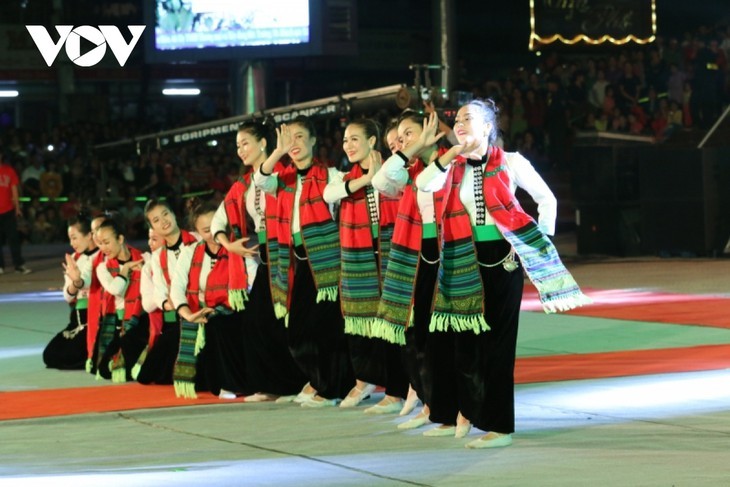 타이족 쏘애 무용과 북서지방 타이족 공동체의 문화적 아름다움 - ảnh 7