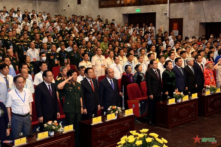 베트남 현충일 75주년 기념 및 2022년 전국 혁명 유공자 대표 선양식 - ảnh 2