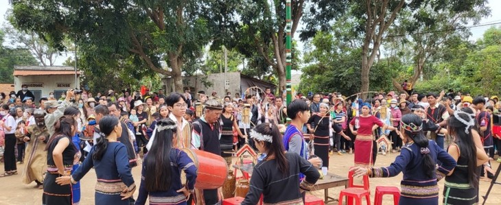 꼰허링 마을 쎄당 소수민족의 즐거운 햅쌀 축제 - ảnh 2