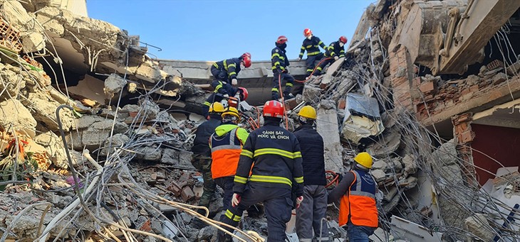 튀르키예 및 시리아 지진 사건에 베트남 구조대, 높은 평가 받아 - ảnh 1