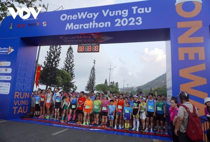 VOV, 2023년 Oneway 붕따우 마라톤 대회 공동 개최 - ảnh 1